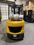 2019 CATERPILLAR 2C6000 6000 LB LP GAS FORKLIFT CUSHION 82/185" 3 STAGE MAST SIDE SHIFTER ORIGNAL PAINT 2473 HOURS STOCK # BF985239-BUF - United Lift LLC