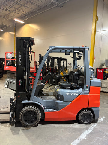 2022 TOYOTA 8FGCU32 6500 LB LP GAS FORKLIFT CUSHION FINGER TIP CONTROLS 86/187" 3 STAGE MAST 695 HOURS SIDE SHIFTING FORK POSITIONER PLUMBED 4 WAYS TO CARRIAGE STOCK # BF9153479-BUF - United Lift LLC