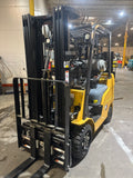 2023 CATERPILLAR 2C5000 5000 LB LP GAS FORKLIFT CUSHION 83/187" 3 STAGE MAST SIDE SHIFTING FORK POSITIONER ATTACHMENT PLUMBED 4 WAYS TO CARRIAGE 642 HOURS STOCK # BF9124919-BUF