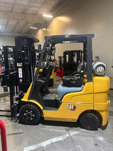 2023 CATERPILLAR 2C5000 5000 LB LP GAS FORKLIFT CUSHION 83/187" 3 STAGE MAST SIDE SHIFTING FORK POSITIONER ATTACHMENT PLUMBED 4 WAYS TO CARRIAGE 642 HOURS STOCK # BF9124919-BUF