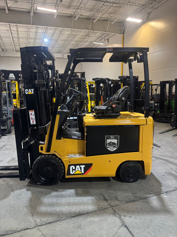 2020 CATERPILLAR EC30N2 6000 LB ELECTRIC FORKLIFT CUSHION TIRE 88/200" 3 STAGE MAST SIDE SHIFTER 4371 HOURS STOCK # BF978679-BUF - United Lift LLC