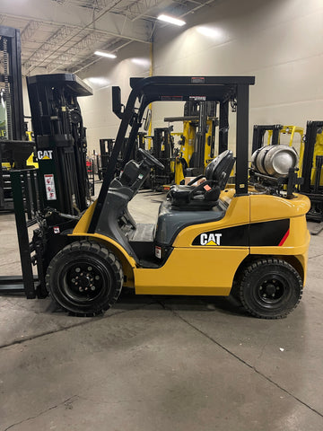 2020 CATERPILLAR GP30N 6000 LB LP GAS FORKLIFT PNEUMATIC 85/186" 3 STAGE MAST PNEUMATIC TIRE SIDE SHIFTING FORK POSITIONER 1558 HOURS STOCK # BF9222529-BUF - United Lift Equipment LLC