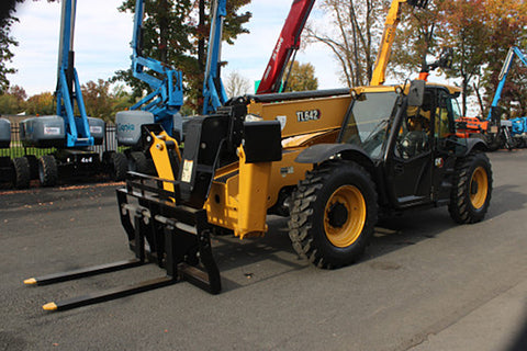 2022 CATERPILLAR TL642 6000 LB DIESEL TELESCOPIC FORKLIFT TELEHANDLER PNEUMATIC 4WD CAB WITH HEAT AND AC 1976 HOURS STOCK # BF9897529-NLE - United Lift LLC