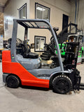 2016 TOYOTA 8FGCU32 6500 LB LP GAS FORKLIFT CUSHION 57/80" 2 STAGE MAST FORK POSITIONER UNDER 1400 HOURS STOCK # BF992959-BUF