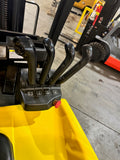 2020 YALE ERC055VGN 5500 LB 36 VOLT ELECTRIC RECONDITIONED BATTERY WITH 1 YEAR WARRANTY FORKLIFT 88/201" THREE STAGE MAST SIDE SHIFTING FORK POSITIONER plumbed 4 ways to carriage 971 HOURS STOCK # BF9131529-BUF