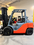 2020 TOYOTA 8FG40U 9000 LB LP GAS FORKLIFT PNEUMATIC 89/187" 3 STAGE MAST 1215 HOURS SIDE SHIFTER STOCK # BF9218879-BUF