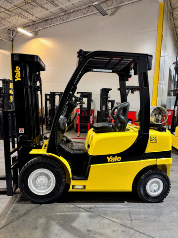 2023 YALE GLP050VXN 5000 LB LP GAS FORKLIFT PNEUMATIC 86/189 3 STAGE MAST SIDE SHIFTER 802 HOURS STOCK # BF9136269-BUF
