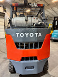 2019 TOYOTA 8FGC35U-BCS (BOX CAR SPECIAL SHORT WHEEL BASE) 8000 LB LP GAS FORKLIFT CUSHION 88/197" 3 STAGE MAST SIDE SHIFTING FORK POSITIONER 1342 HOURS STOCK # BF9134989-BUF - United Lift LLC