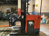 2020 TOYOTA 9BRU23 4500 LB 36 VOLT ELECTRIC DOCK STOCKER FORKLIFT 95/211" 3 STAGE MAST SIDE SHIFTER STOCK # BF9112579-OHB