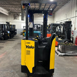 2021 YALE NR045EB 4500 LB ELECTRIC NARROW AISLE REACH FORKLIFT 95/212 3 STAGE MAST SIDE SHIFTER 6995 HOURS STOCK # BF992719-OHMM