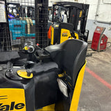 2022 YALE NR045EB 4500 LB ELECTRIC NARROW AISLE REACH FORKLIFT 95/212 3 STAGE MAST SIDE SHIFTER 4319 HOURS STOCK # BF9123929-OHMM