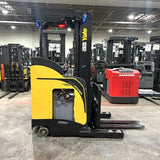 2021 YALE NR045EB 4500 LB ELECTRIC NARROW AISLE REACH FORKLIFT 95/212 3 STAGE MAST SIDE SHIFTER 4726 HOURS STOCK # BF9119529-OHMM
