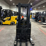 2022 YALE NR045EB 4500 LB ELECTRIC NARROW AISLE REACH FORKLIFT 95/212 3 STAGE MAST SIDE SHIFTER 4319 HOURS STOCK # BF9123929-OHMM