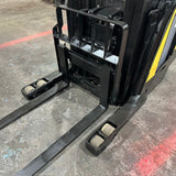 2022 YALE NR045EC 4500 LB ELECTRIC NARROW AISLE REACH FORKLIFT 95/210 3 STAGE MAST SIDE SHIFTER 743 HOURS STOCK # BF9154739-OHMM
